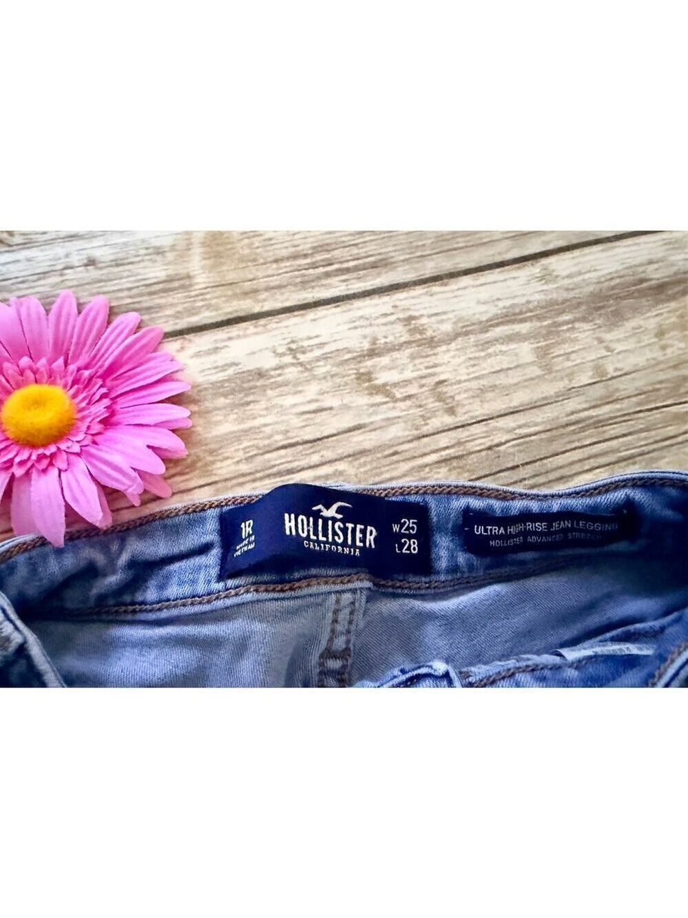 2 PAIR HOLLISTER JEANS - Picture 9 of 13